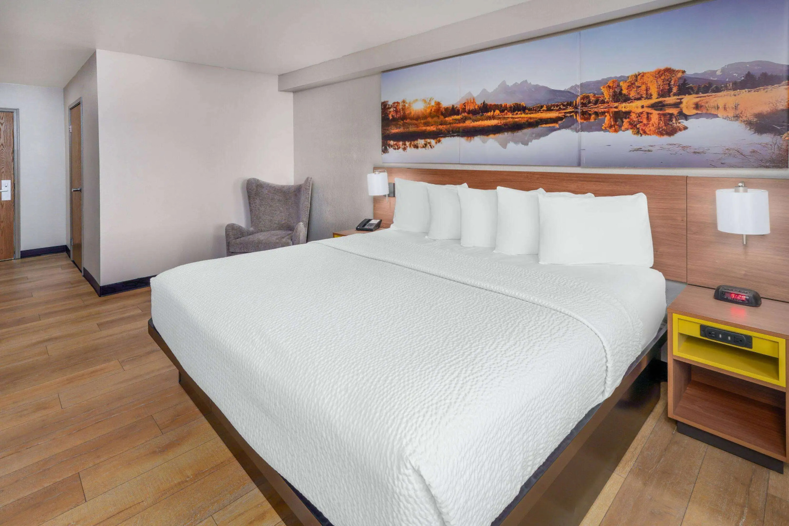 Days Inn & Suites by Wyndham Greeley