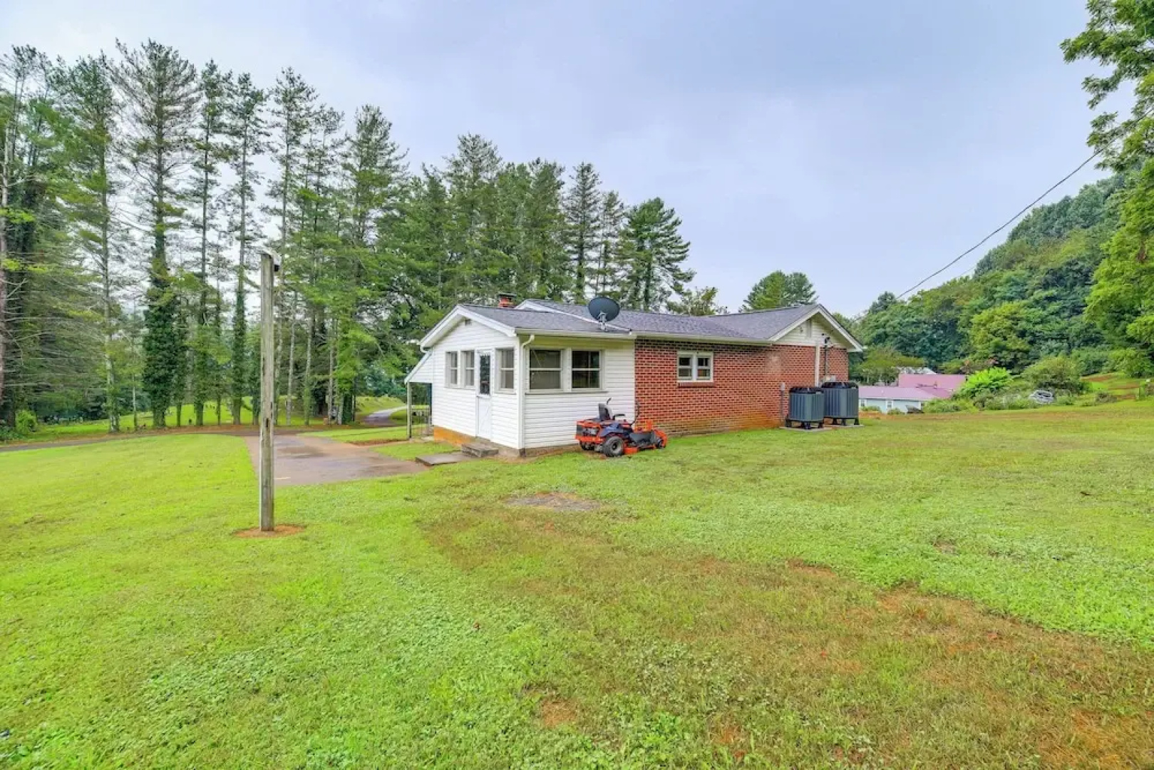 1 Mi to Virginia Creeper Trail: Serene Family Home