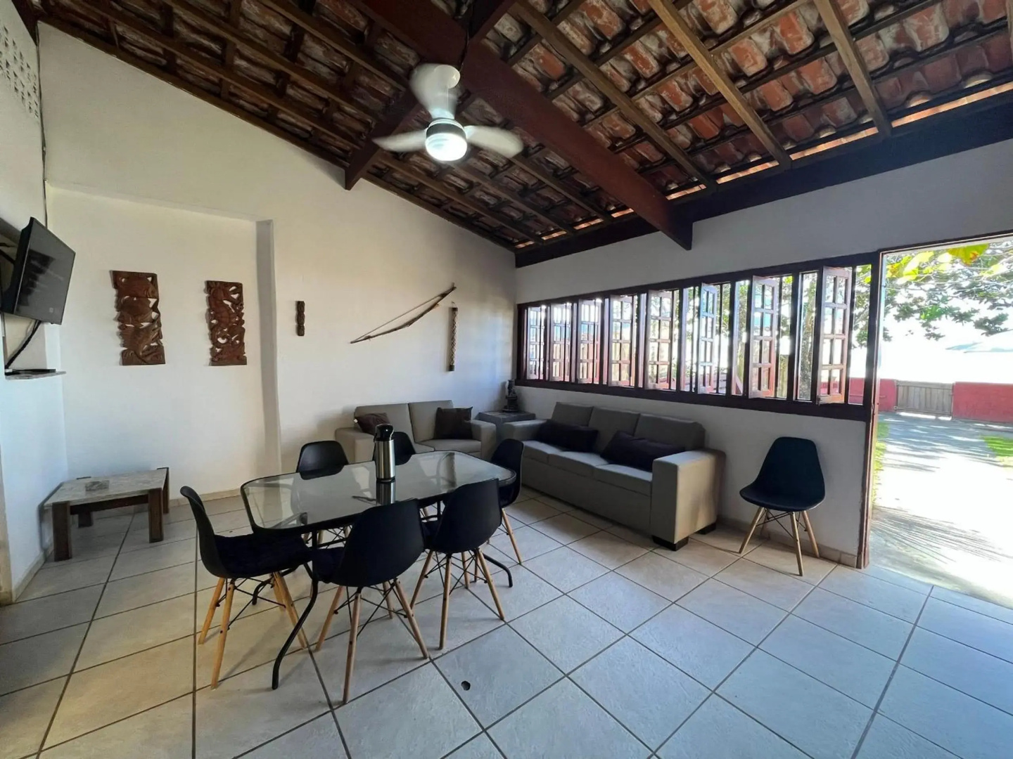Casa aconchegante pé na areia c/ 5 quartos.