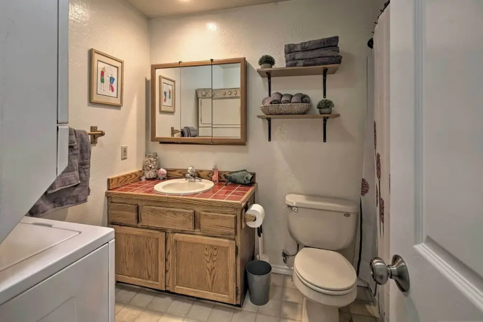 Cozy Retreat w/ Fire Pit - Near Mendenhall Glacier