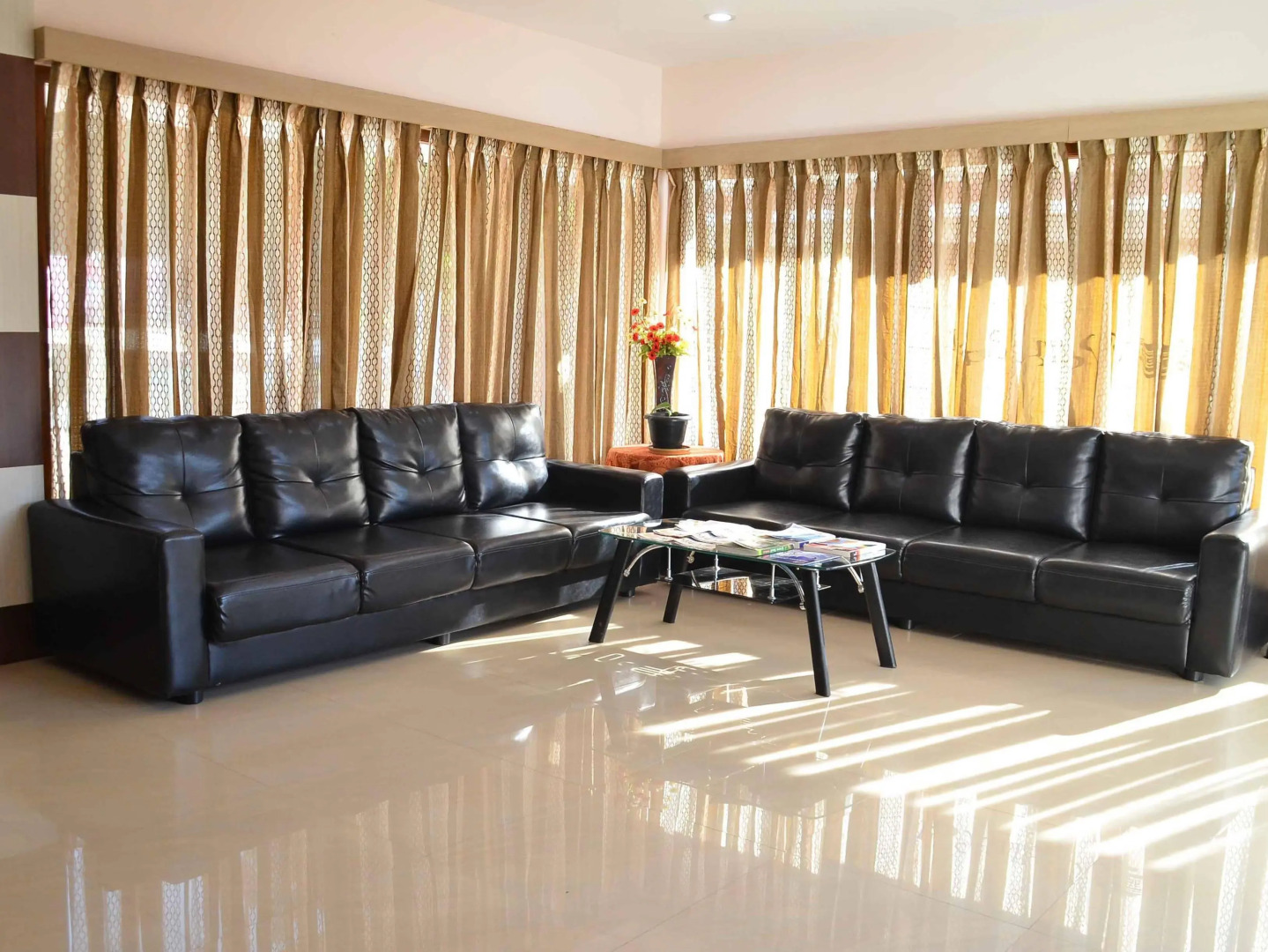 Hotel Aarem Valley Castle