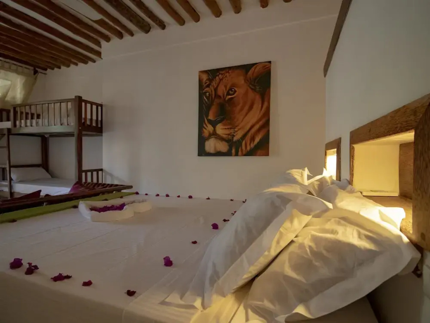 Tropical Boutique Hotel & Resto