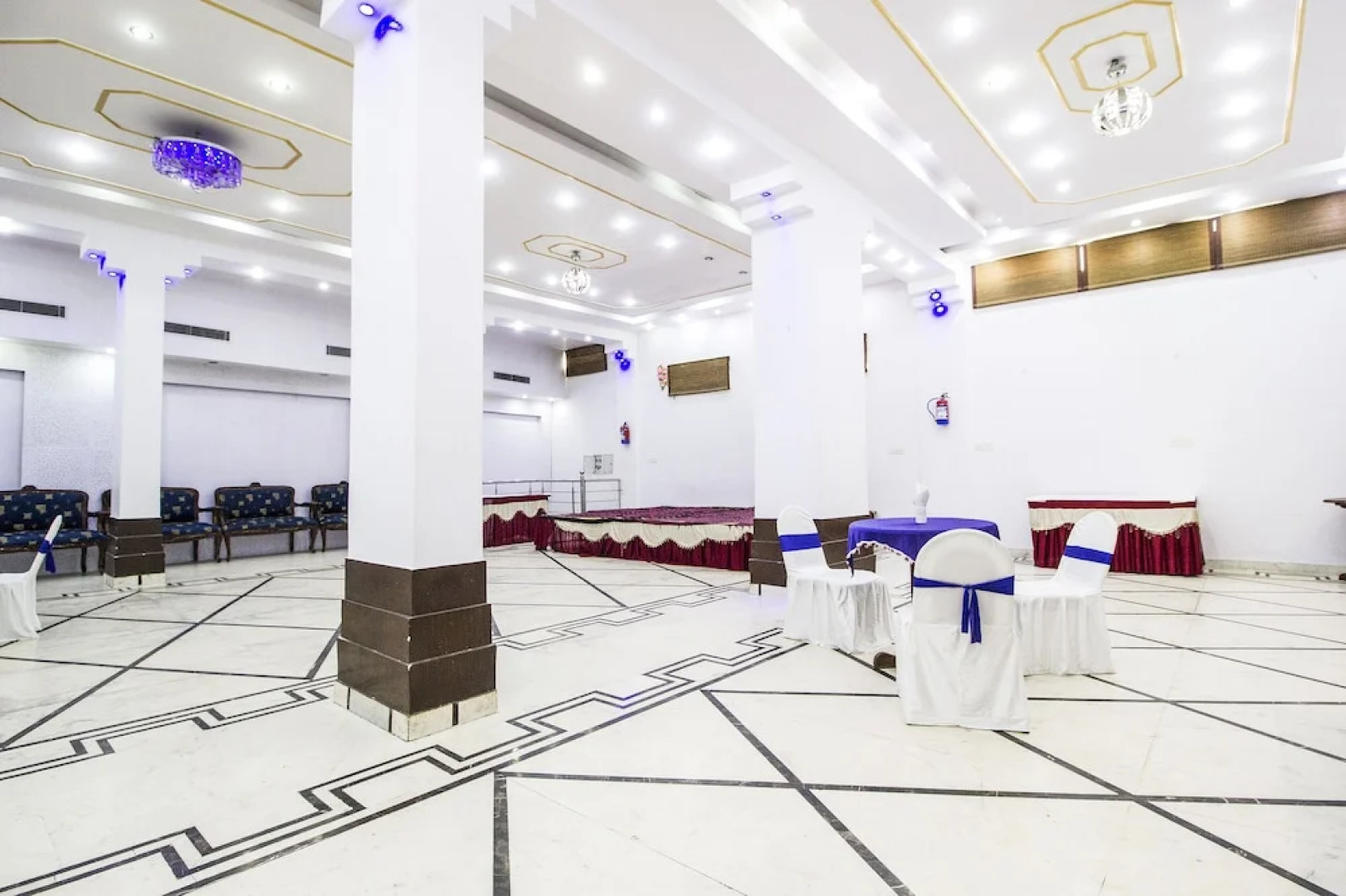 FabHotel Mayfair Inn