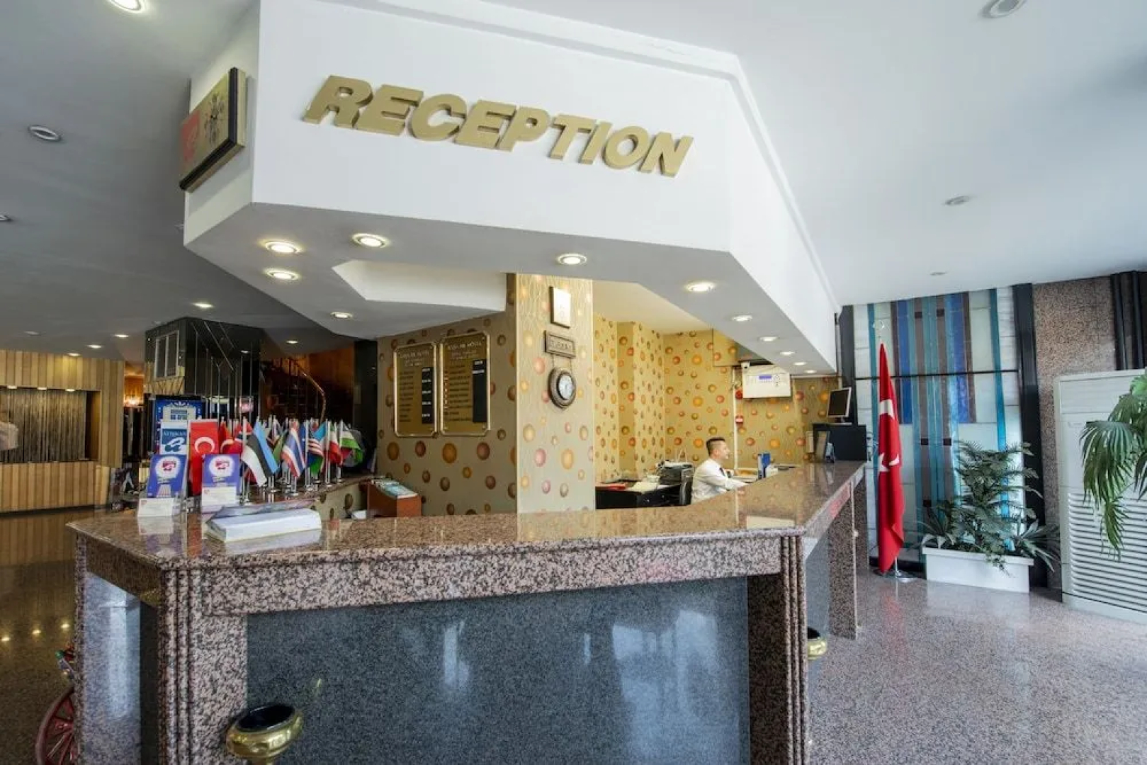 Atiskan Hotel