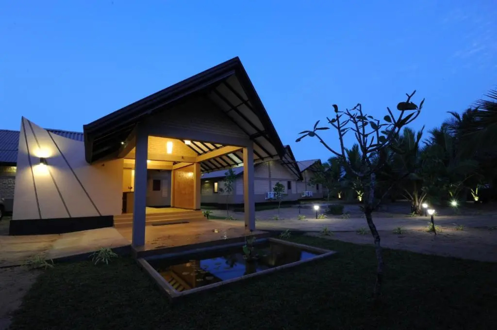 Отель Melheim Beach