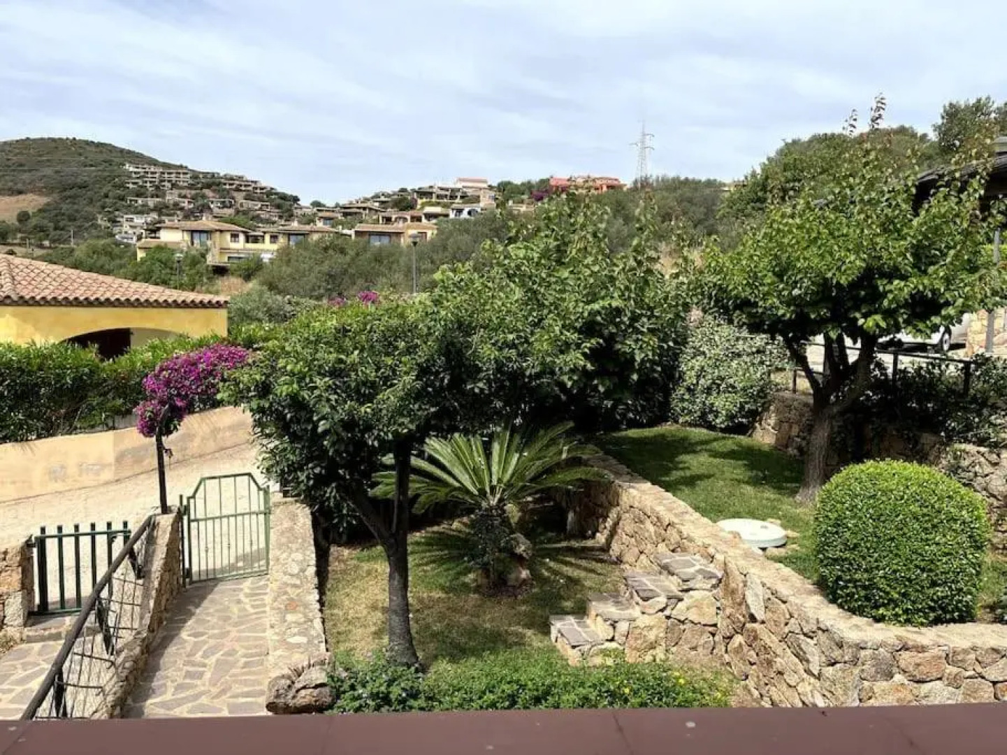 Casa Souad, a cheerful and charming beach view 2 bedroom house and free parking