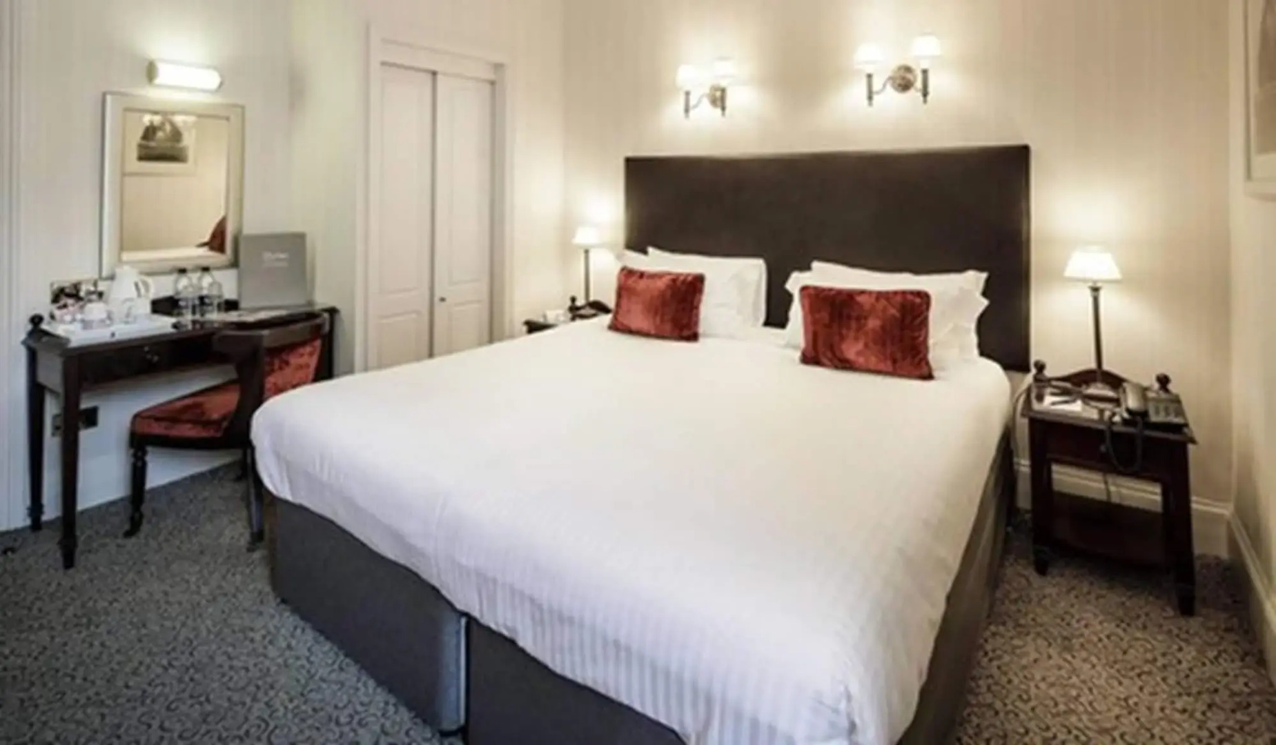 Somerville Hotel