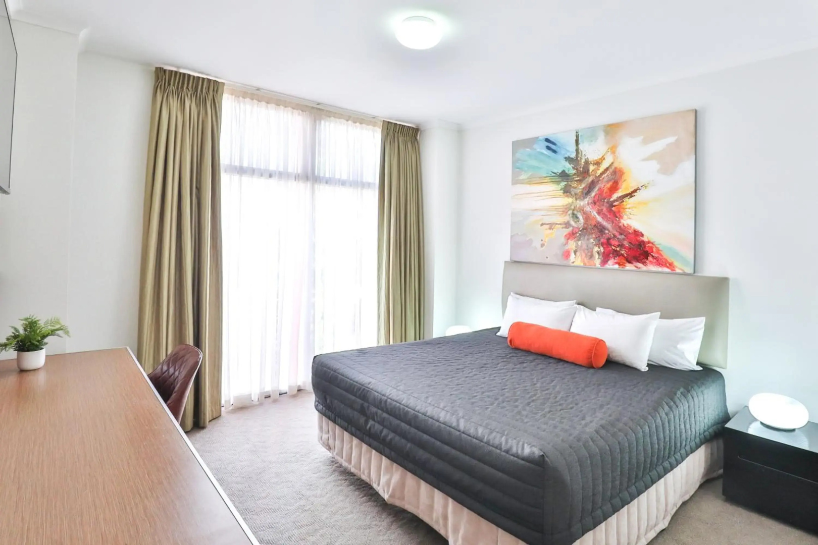 Indulge Apartments - Ontario