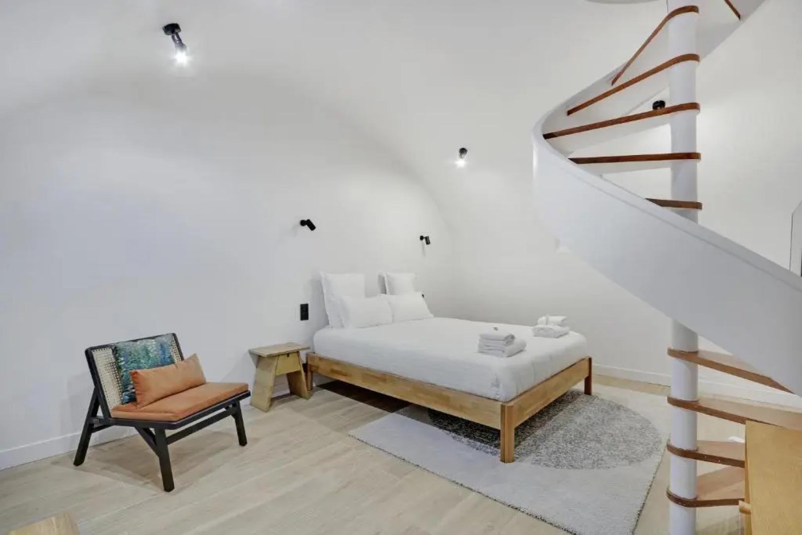 Pick A Flat's Apartment in Neuilly sur Seine - Avenue Charles de Gaulle