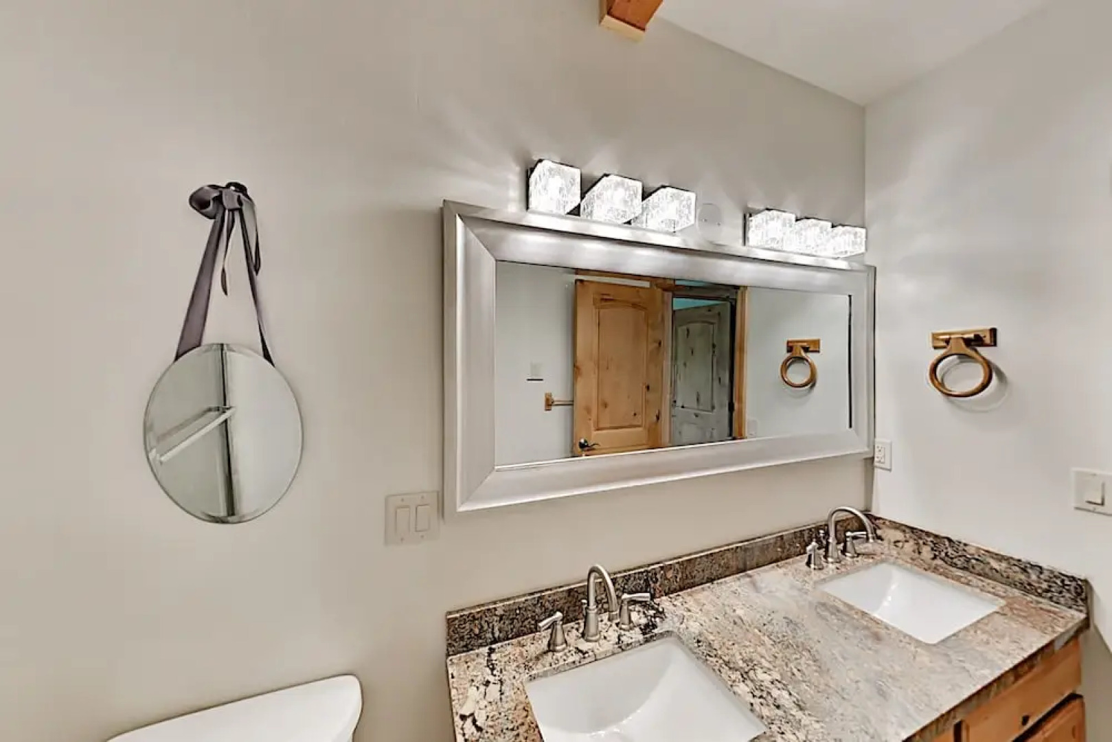 Epic Mountain Lodge Hideaway W/ Fireplaces & Deck 4 Bedroom Home