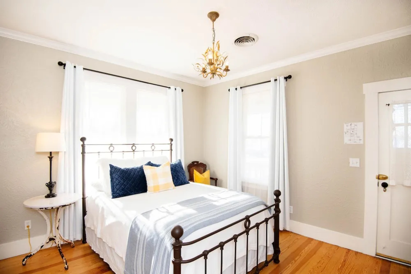 Blue Haus Hot Tub-fire Pit-game Room Walk to Main