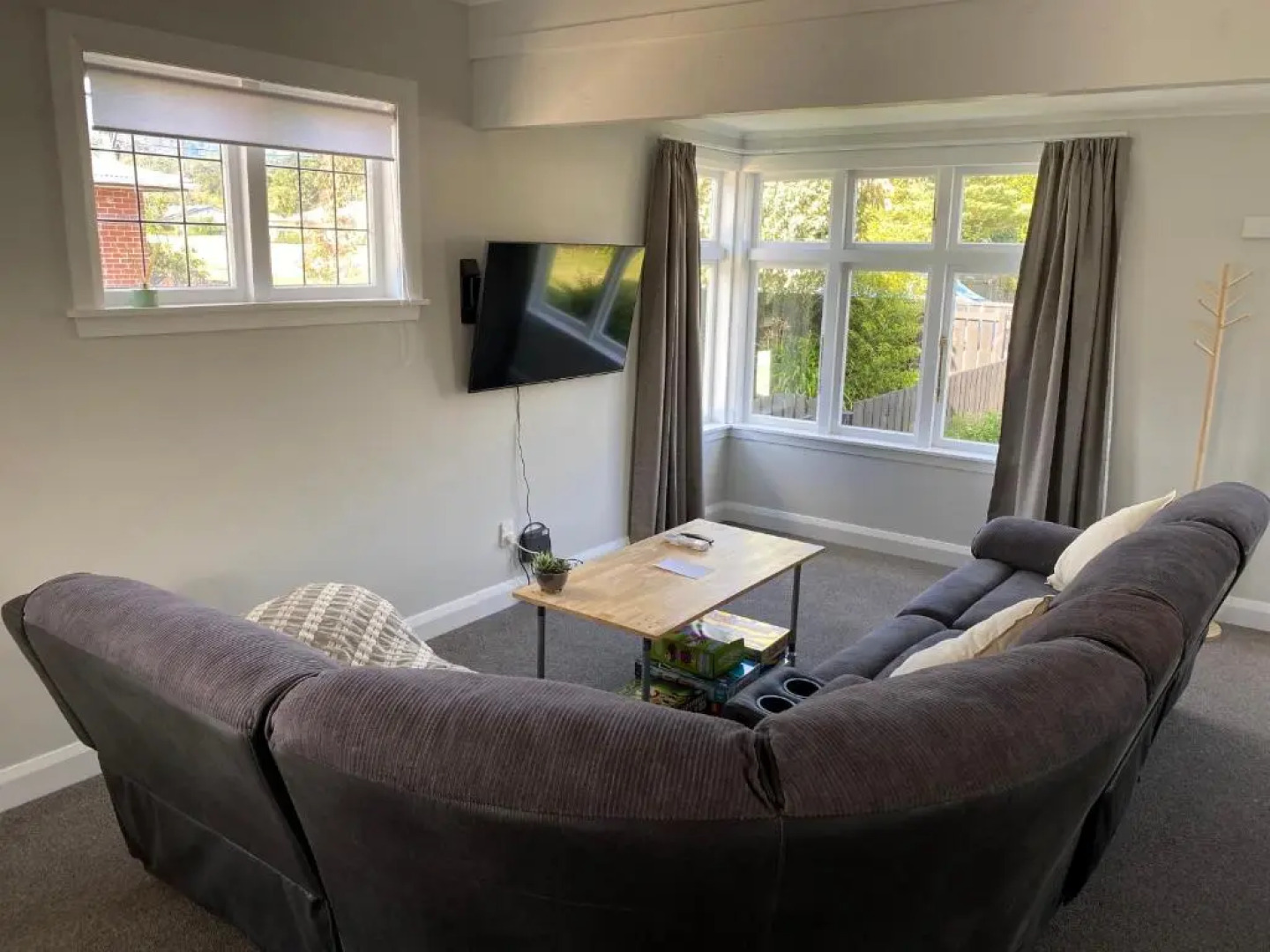 Ivy Cottage - Stylish, Spacious & Near Amenities