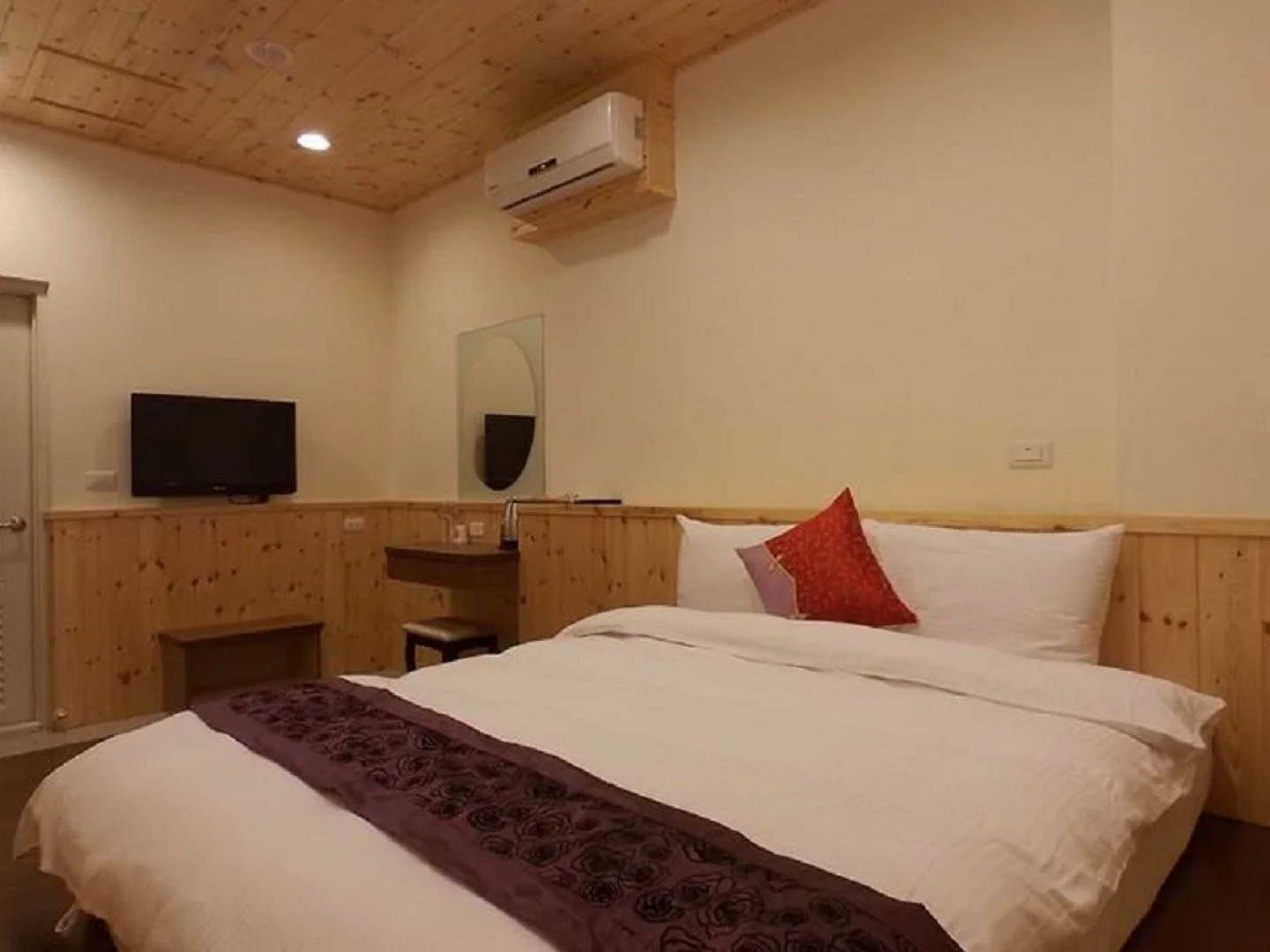 Sun Moon Lake Crystal B & B