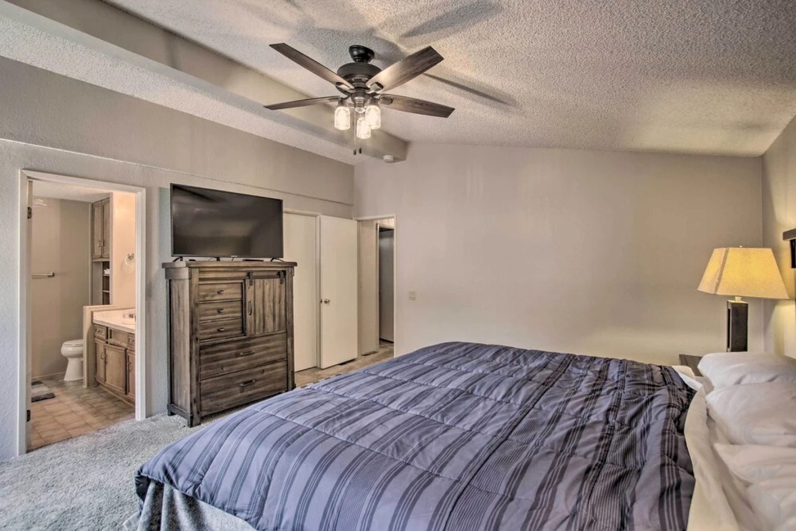 Family-friendly Home ~ 1 Mi to Kern River!