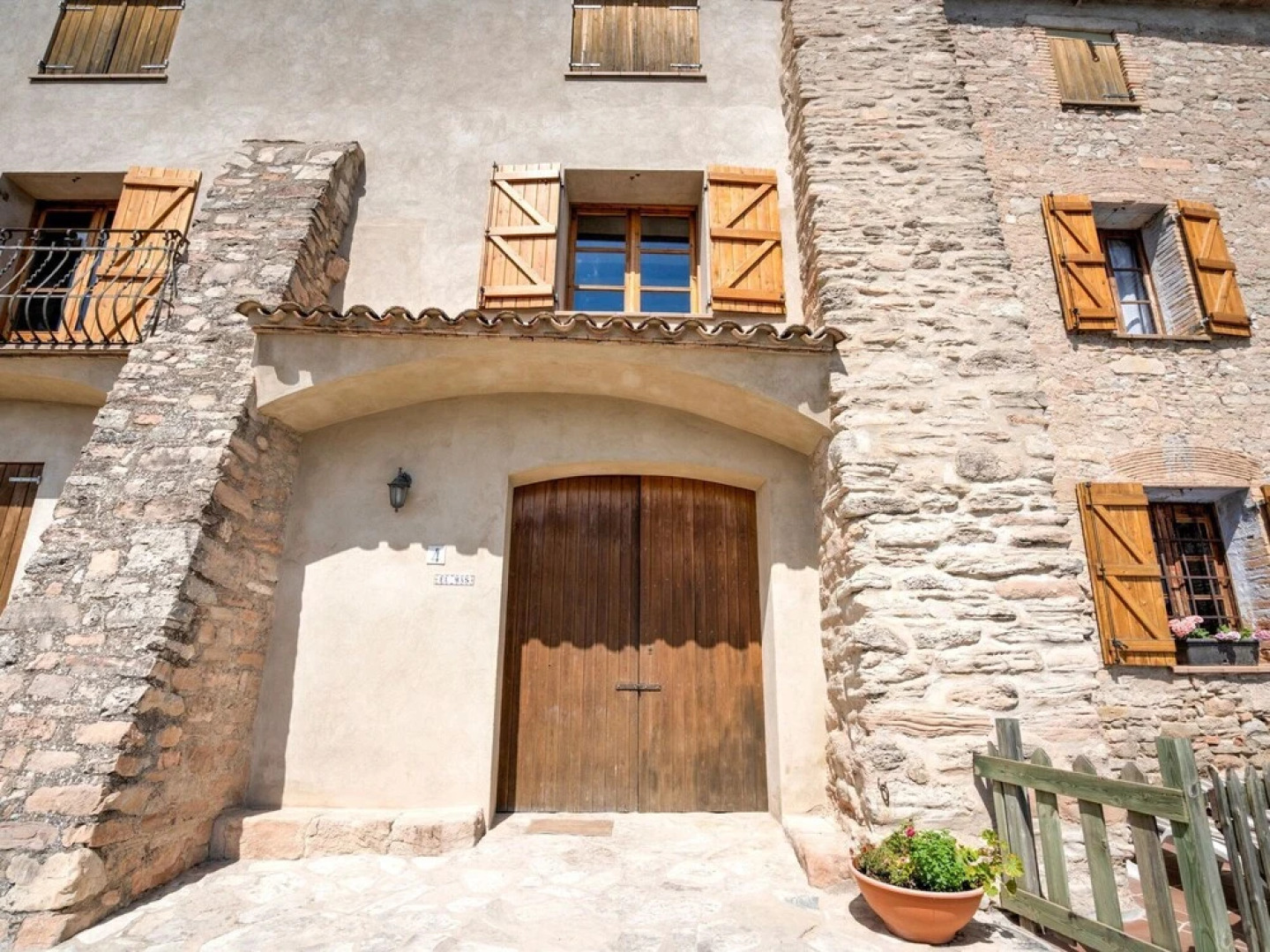 Modern Cottage in Sant Marti de Tous with Pool