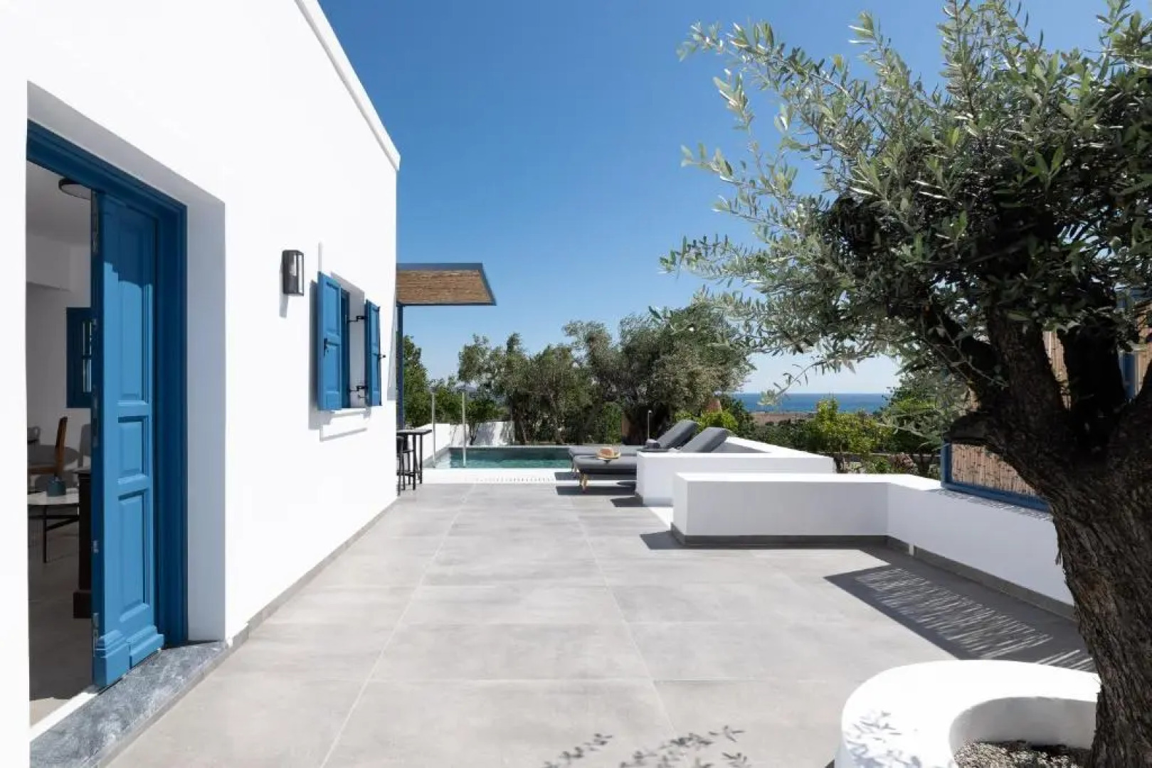 Kalathos Square Luxury Suites