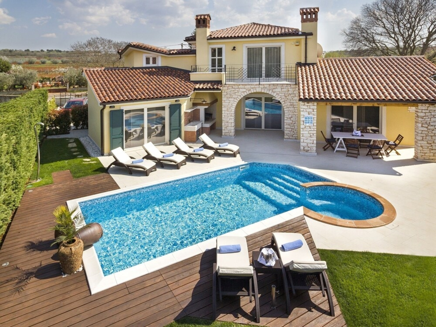 Luxury Villa for up to 6 Persons With Pool, Bbq, Wine Cellar and Billiard