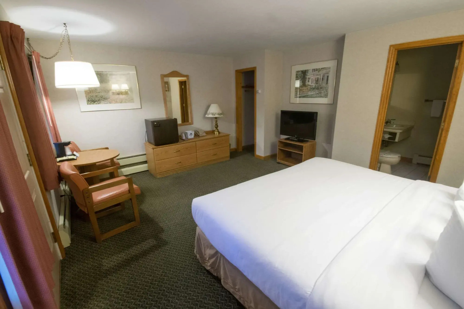 Adirondack Retreat Inn & Suites