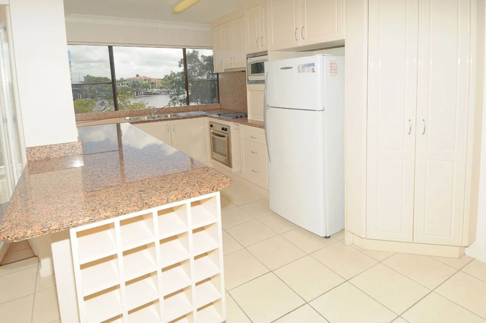 Maui 6 - 2 BDRM Apt on Parkyn Pde