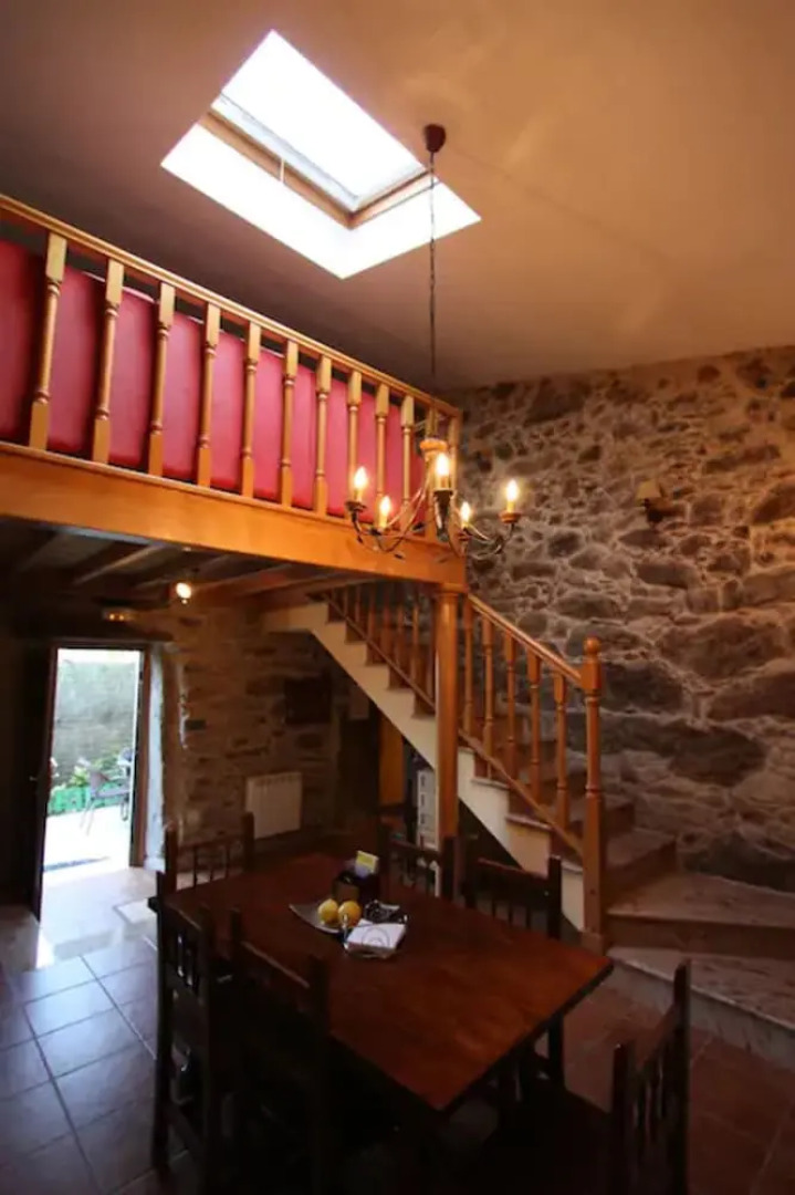 House - 5 Bedrooms - 107654