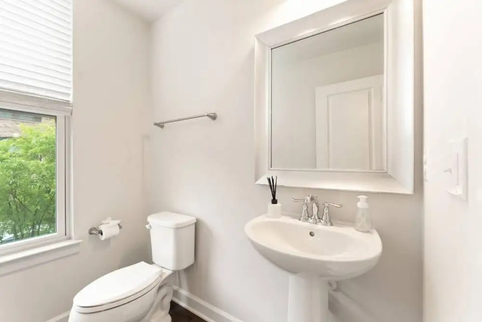 Ashburn 4-br Homestay Close to Dulles Metro