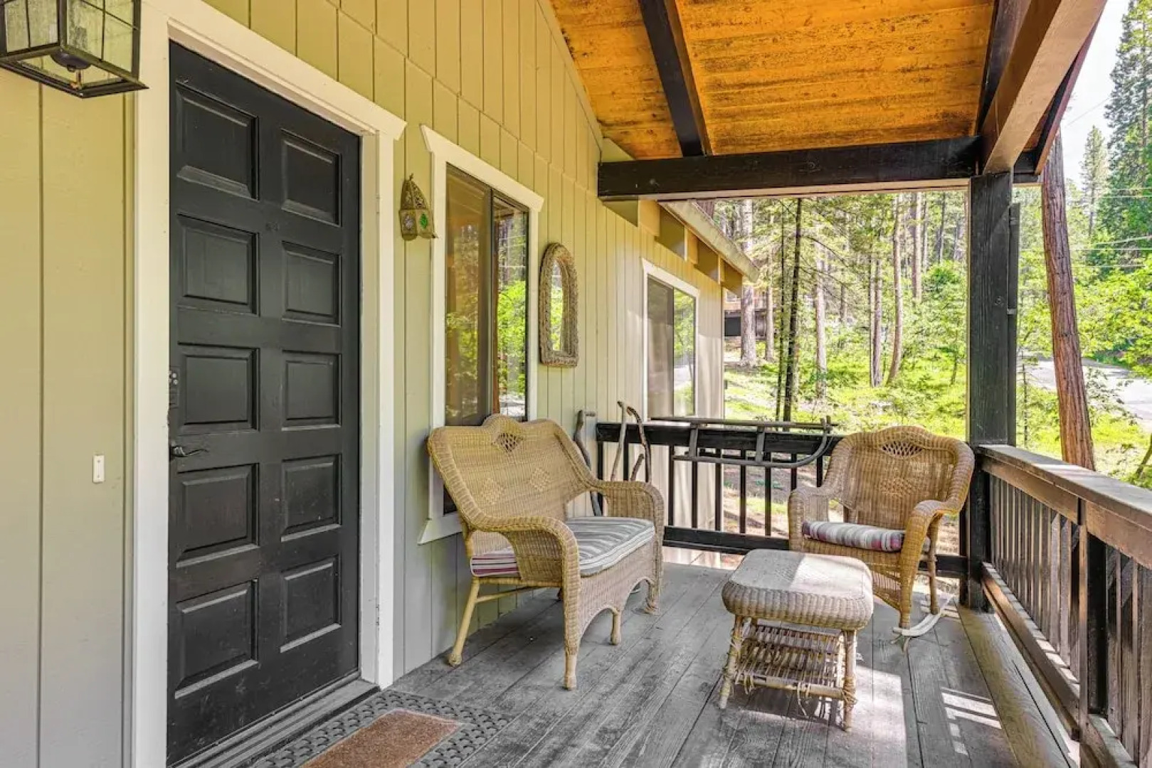 Cabin w/ Deck & Fire Pit in Blue Lake Springs!