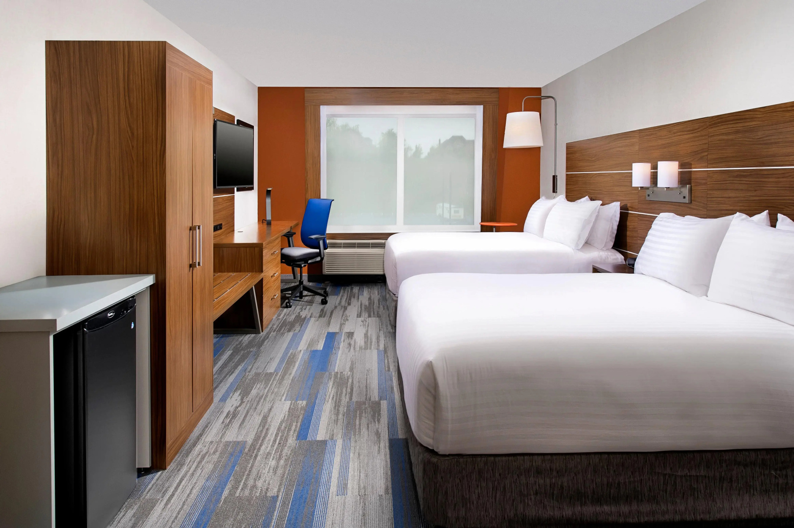 Holiday Inn Express & Suites Altoona by IHG