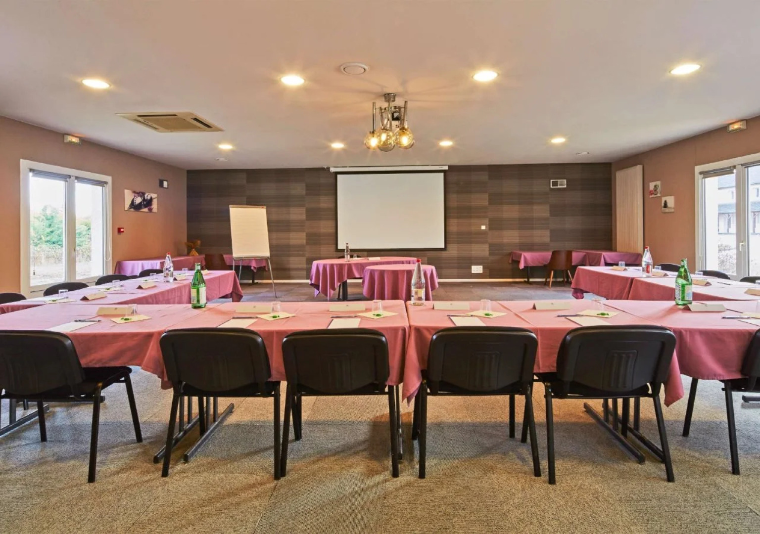 Kyriad & Kyriad Direct Auxerre Appoigny Komplex