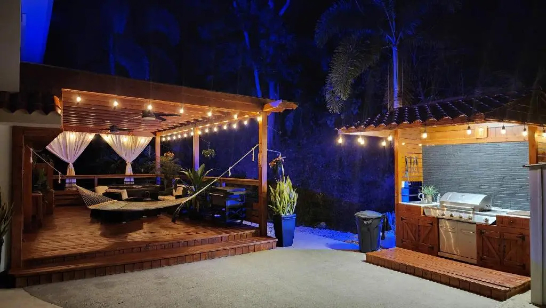 Palm's Luxury Suite with Private Jacuzzi