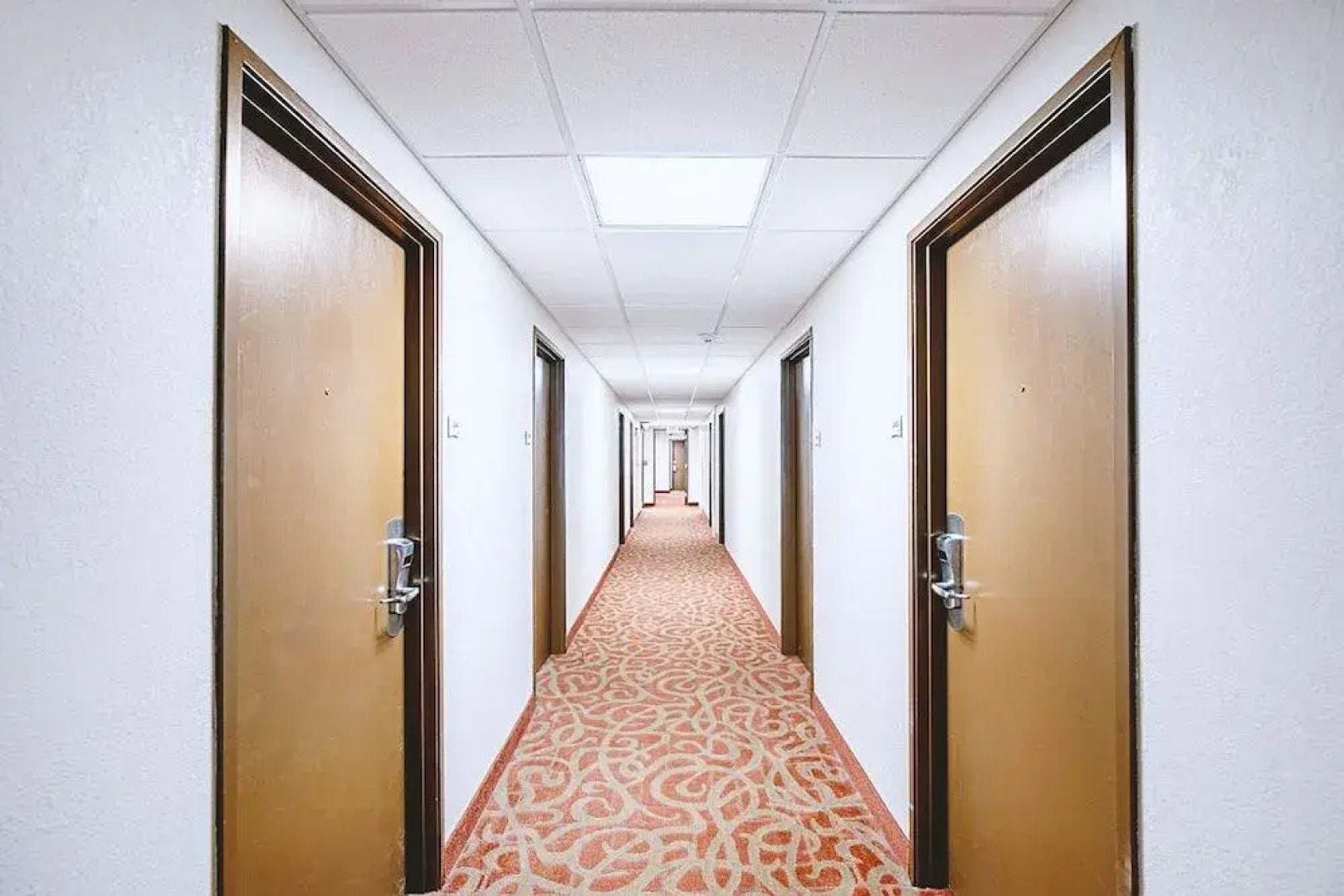 Norwood Inn & Suites Milwaukee