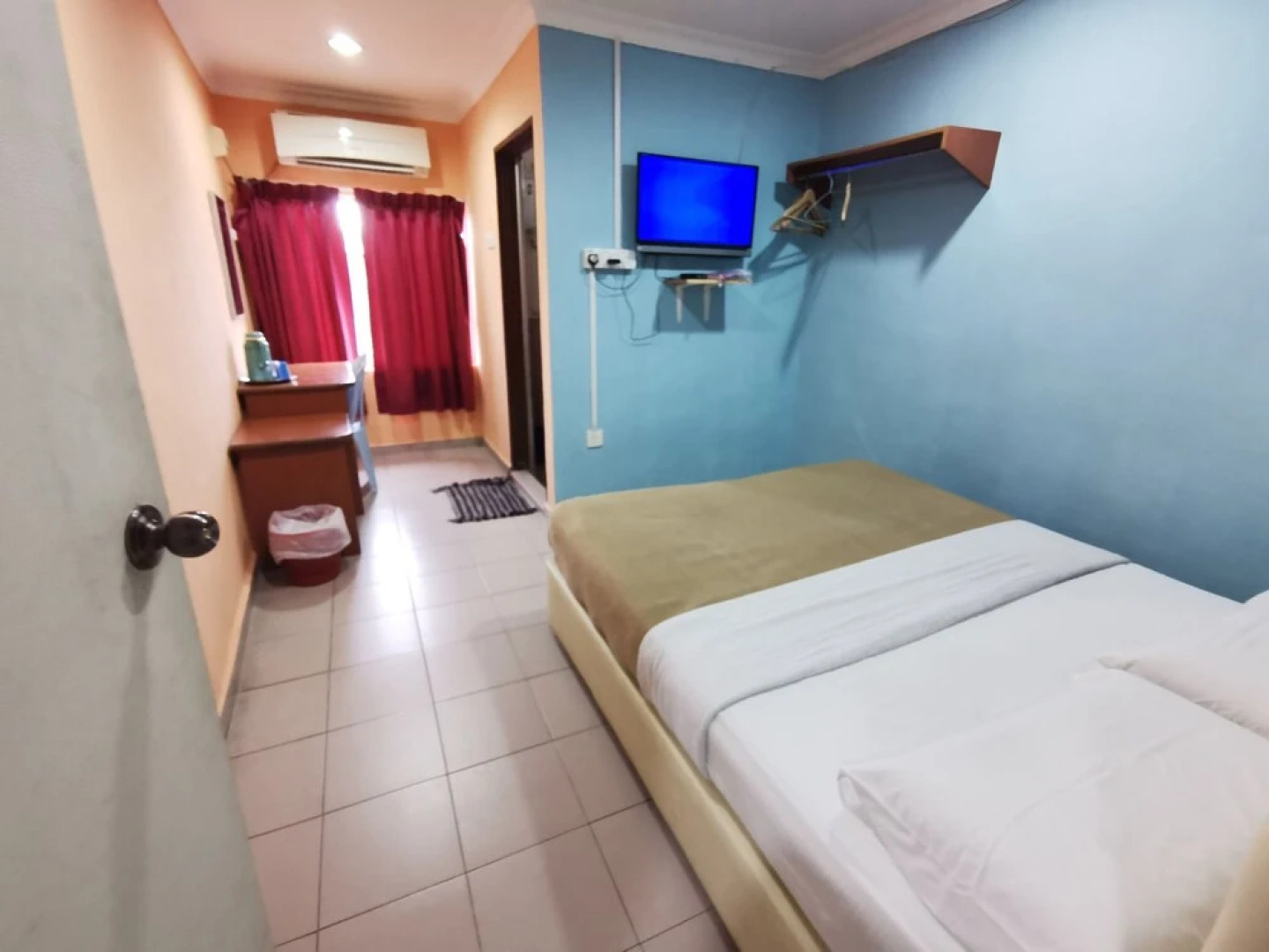 OYO 89817 Hotel Sura