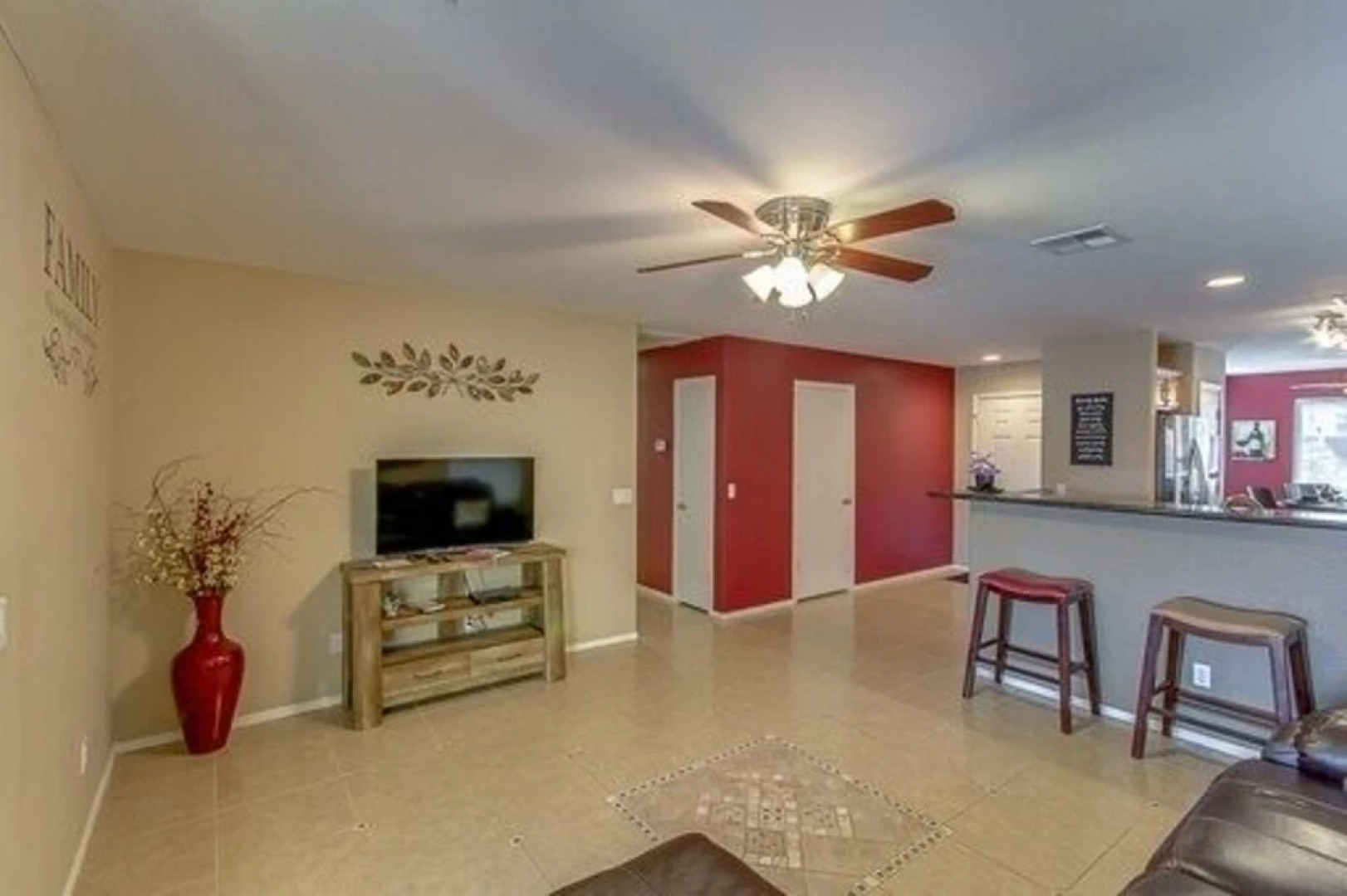 Peggy - 3 Br home by RedAwning