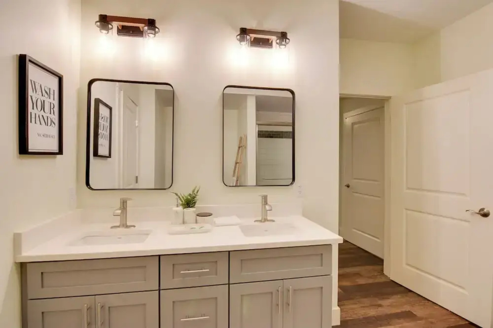 Walk to Lititz Springs Park: Dtwn Apt!