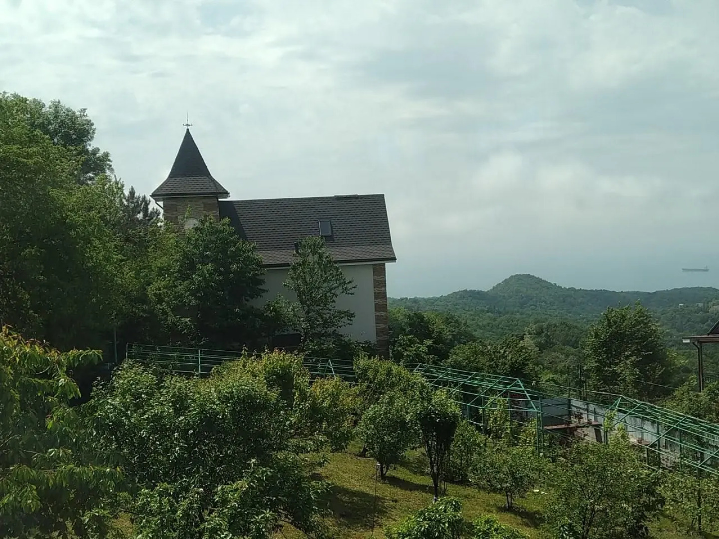 Дома в лесу