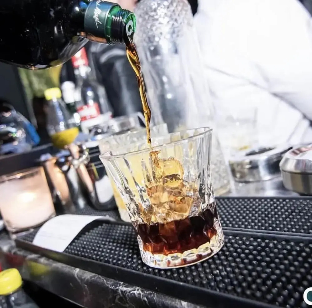 1 Bed Apartment - Sleeps 4 - Parking, Wifi