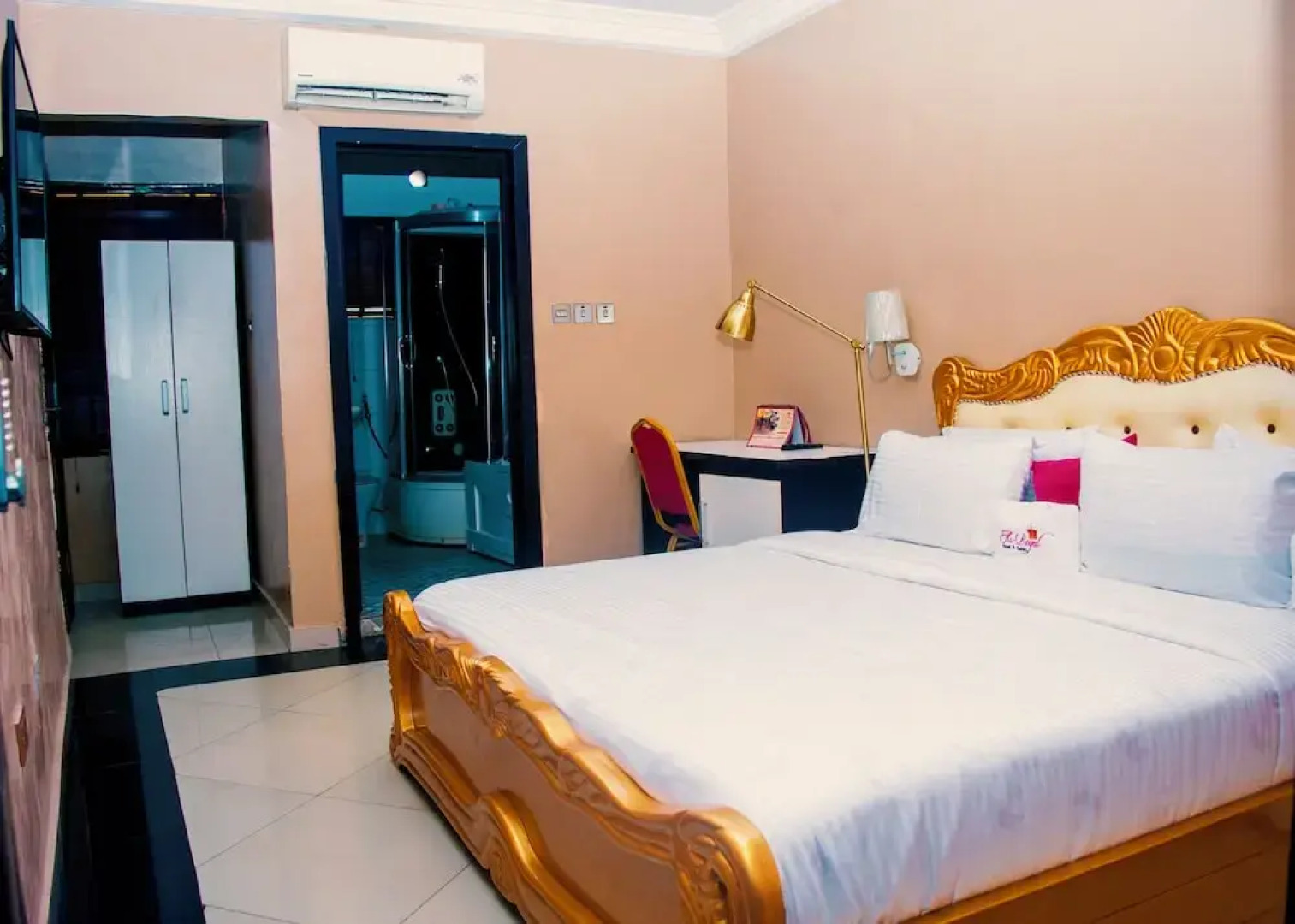 Ai-Royal Hotel & Suites