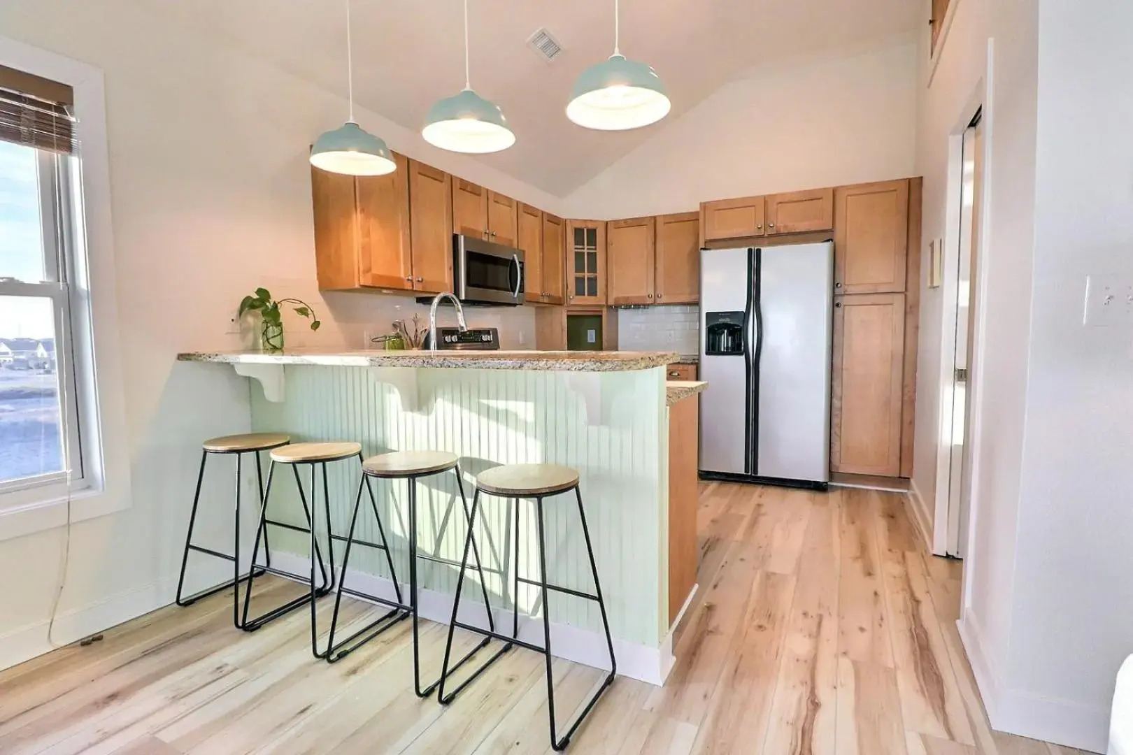 4120 The Shake Shack Across Street from Beach