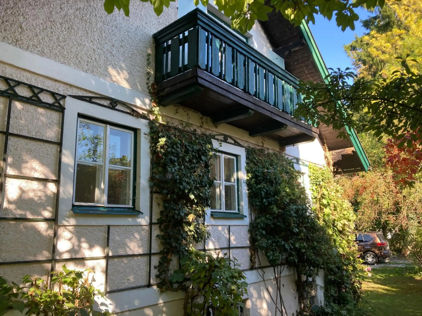 Haus in Anif bei Salzburg mit Sauna und Garten mit Badeteich