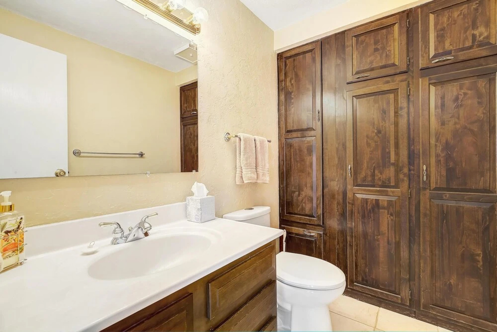 Ideally Located Westminster Home - Sleeps 13