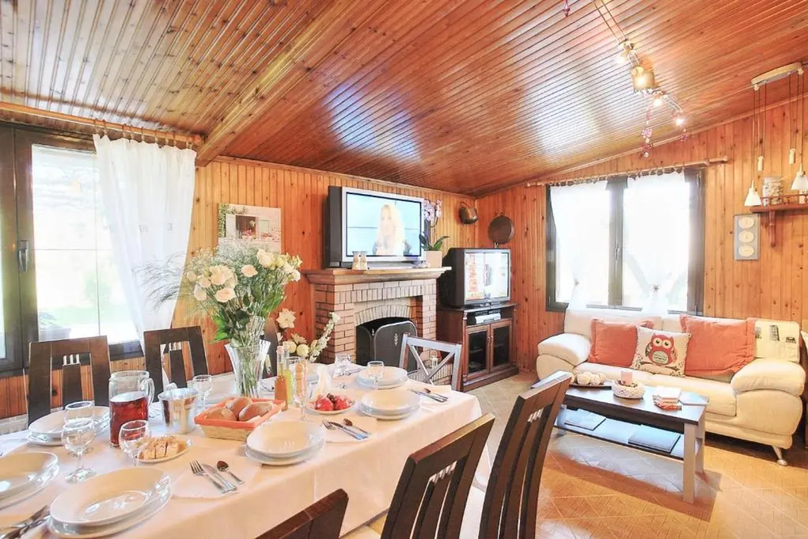 Villa Paradiso: Near beach, superb pool and garden