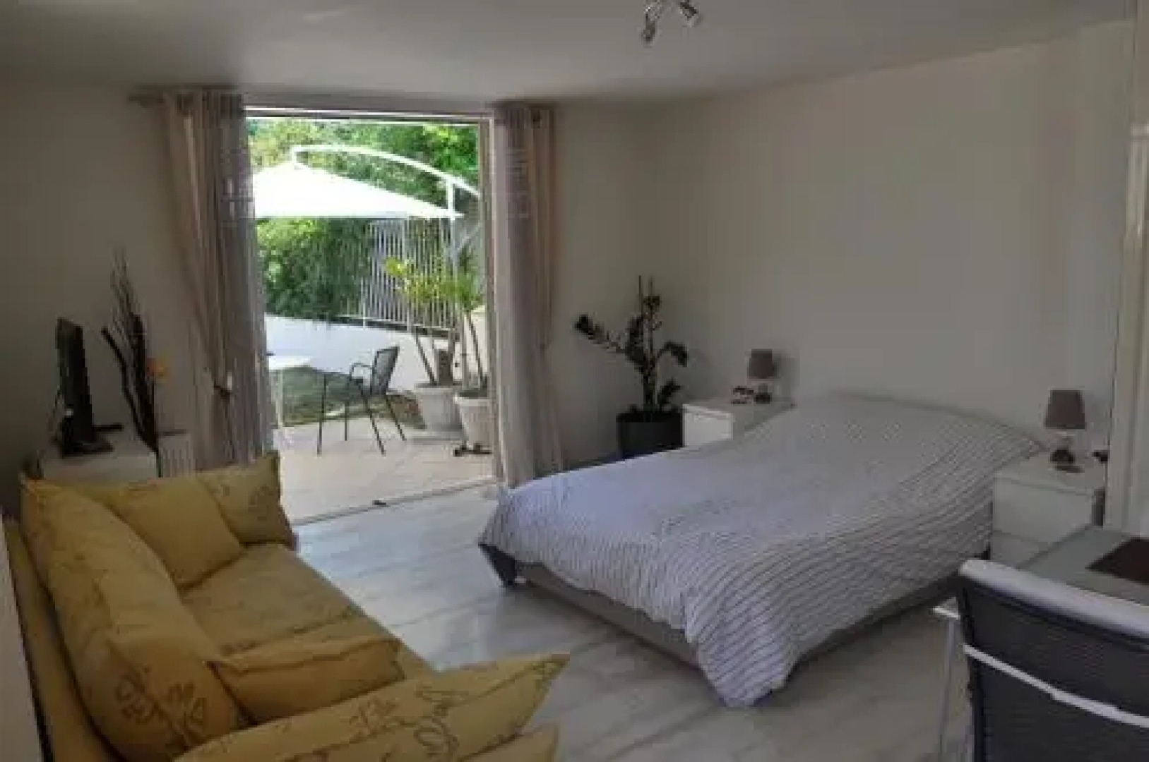 Cosy Studio with Garden / Individual apartment