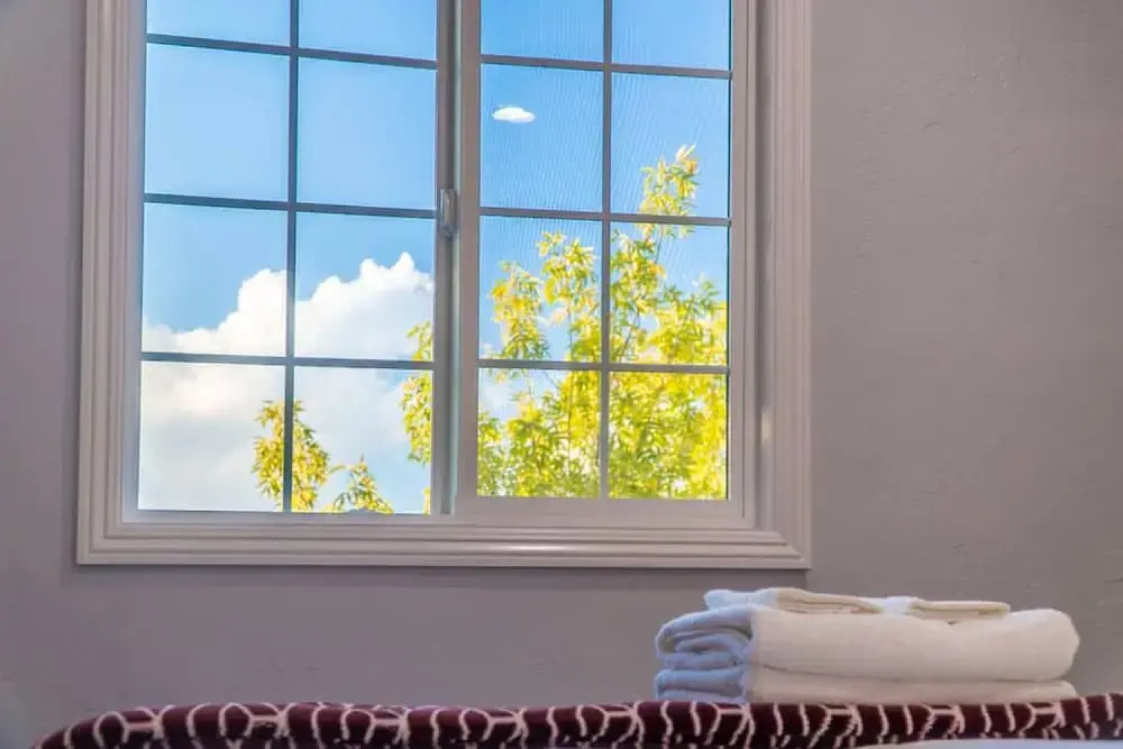 Stunning LA Luxury Retreat Ideal for Work or Play