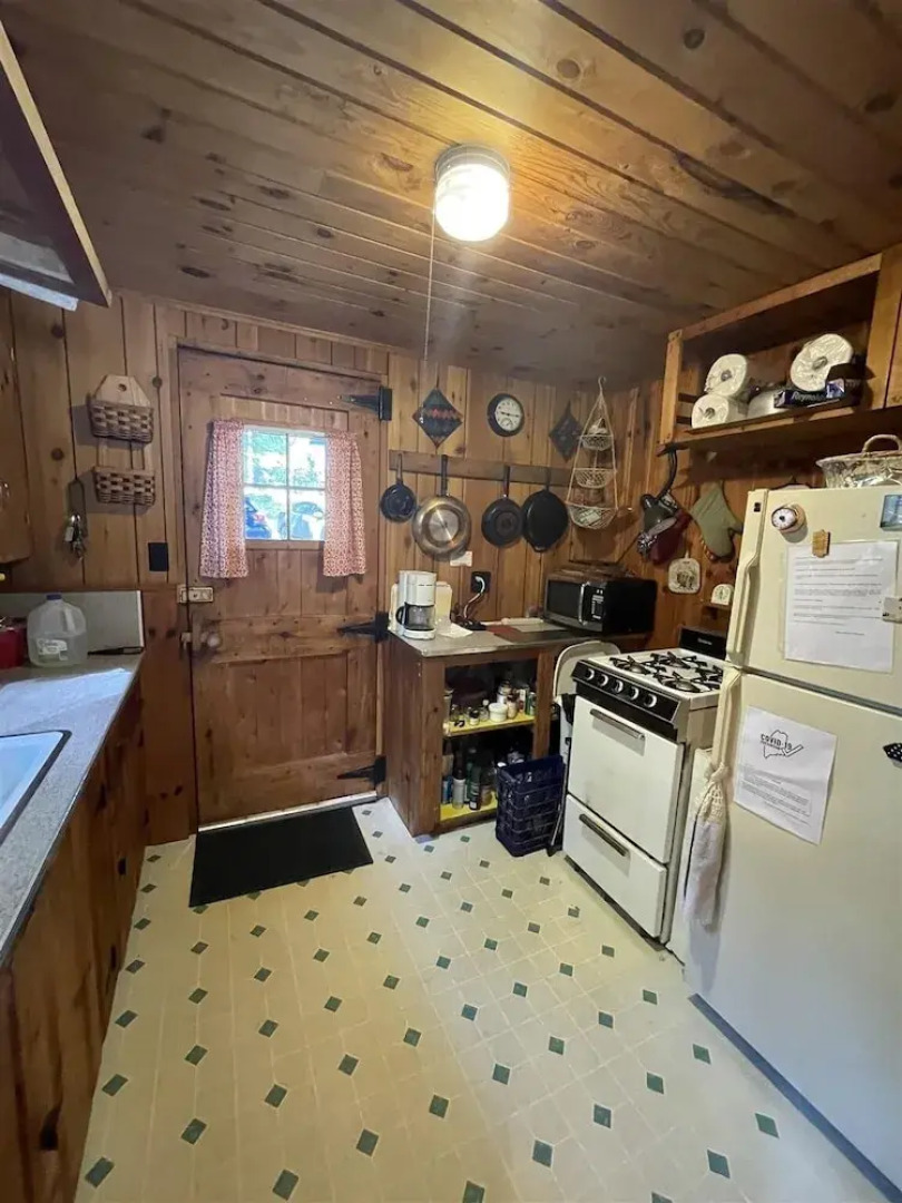 Greens Limit 6 2 Bedroom Cottage by RedAwning