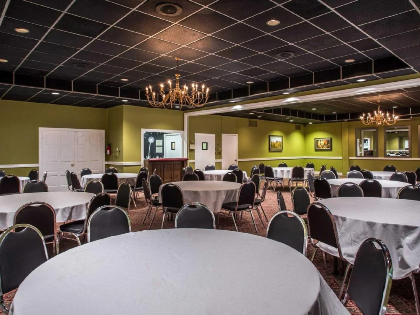 Ramada Inn & Suites Lumberton