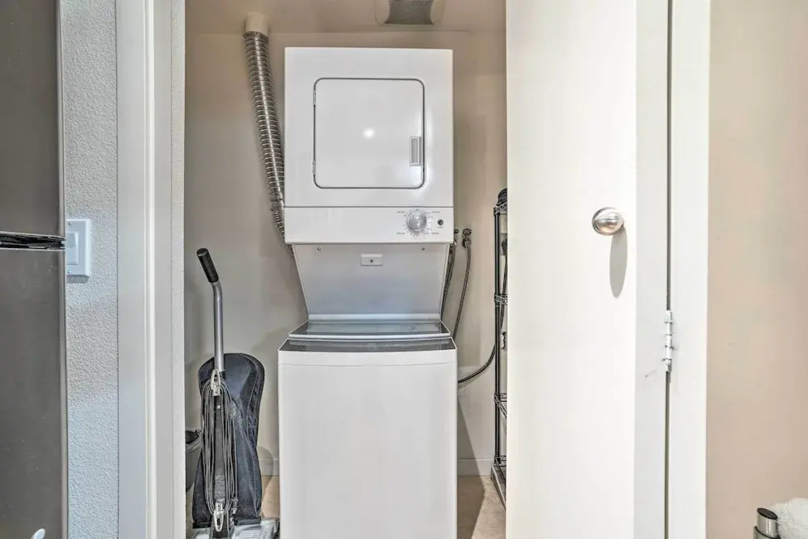 Resort-style Condo w/ Lake Chelan & Mtn Views