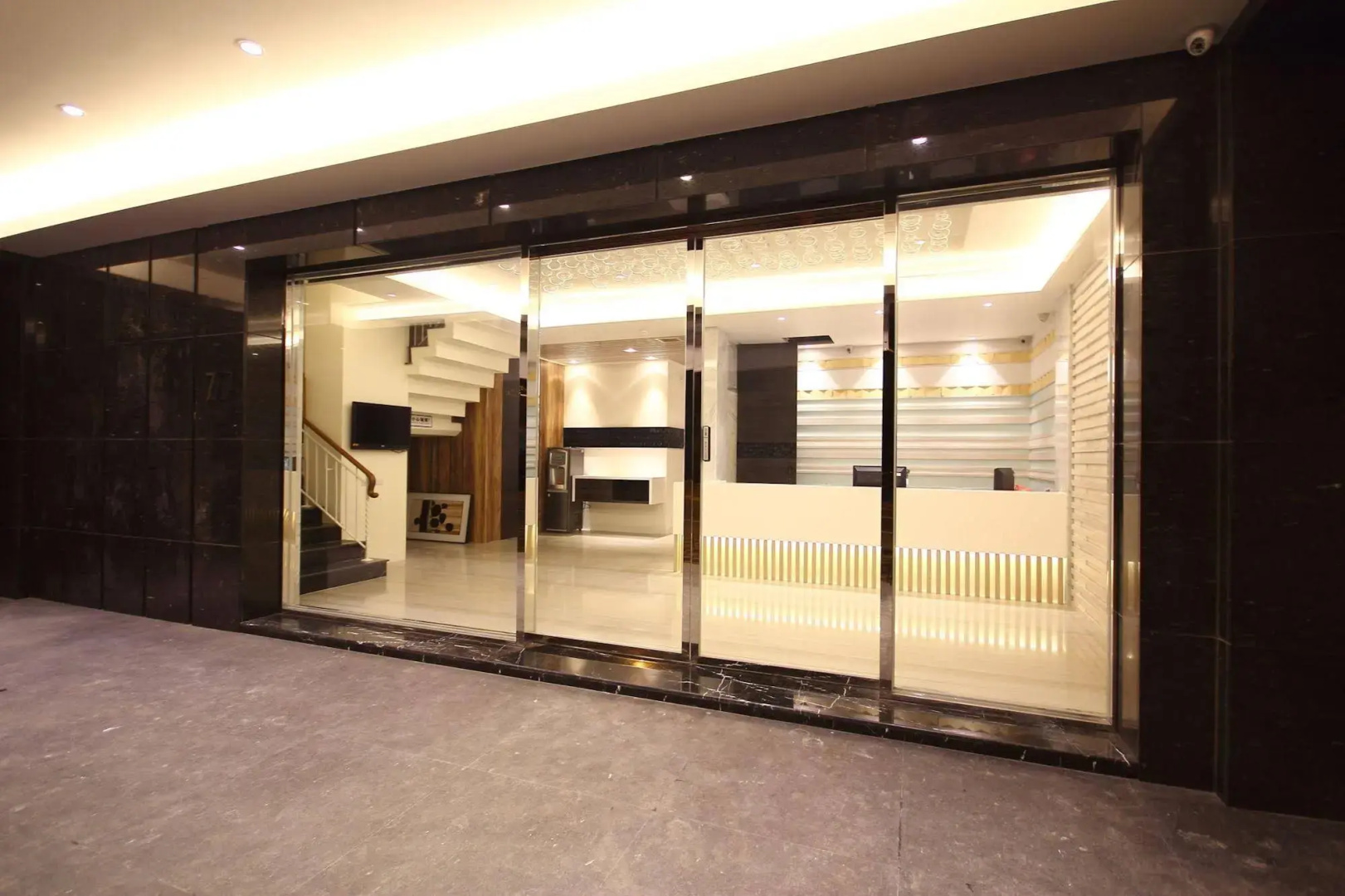 Leesing Hotel