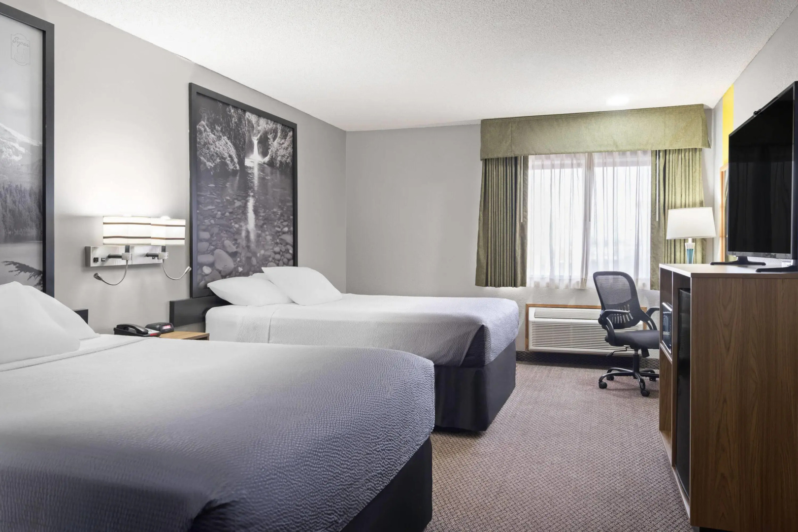 Super 8 by Wyndham Baker City