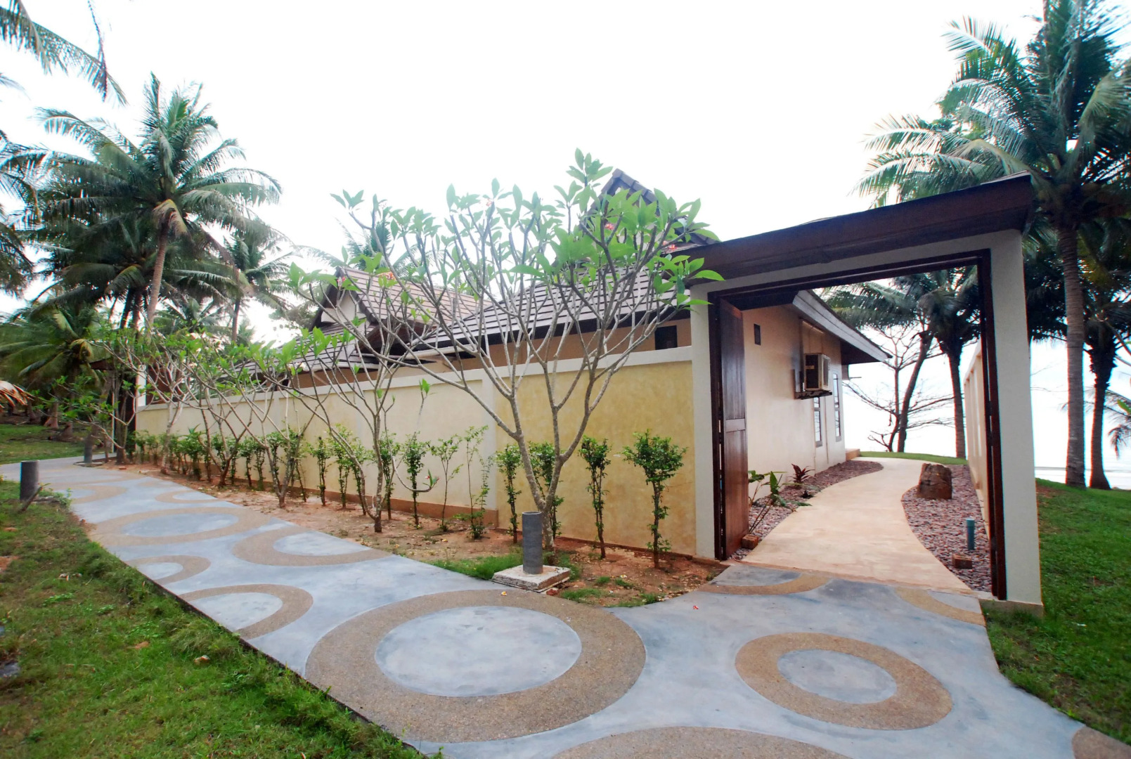 Bansaithong Beach Resort