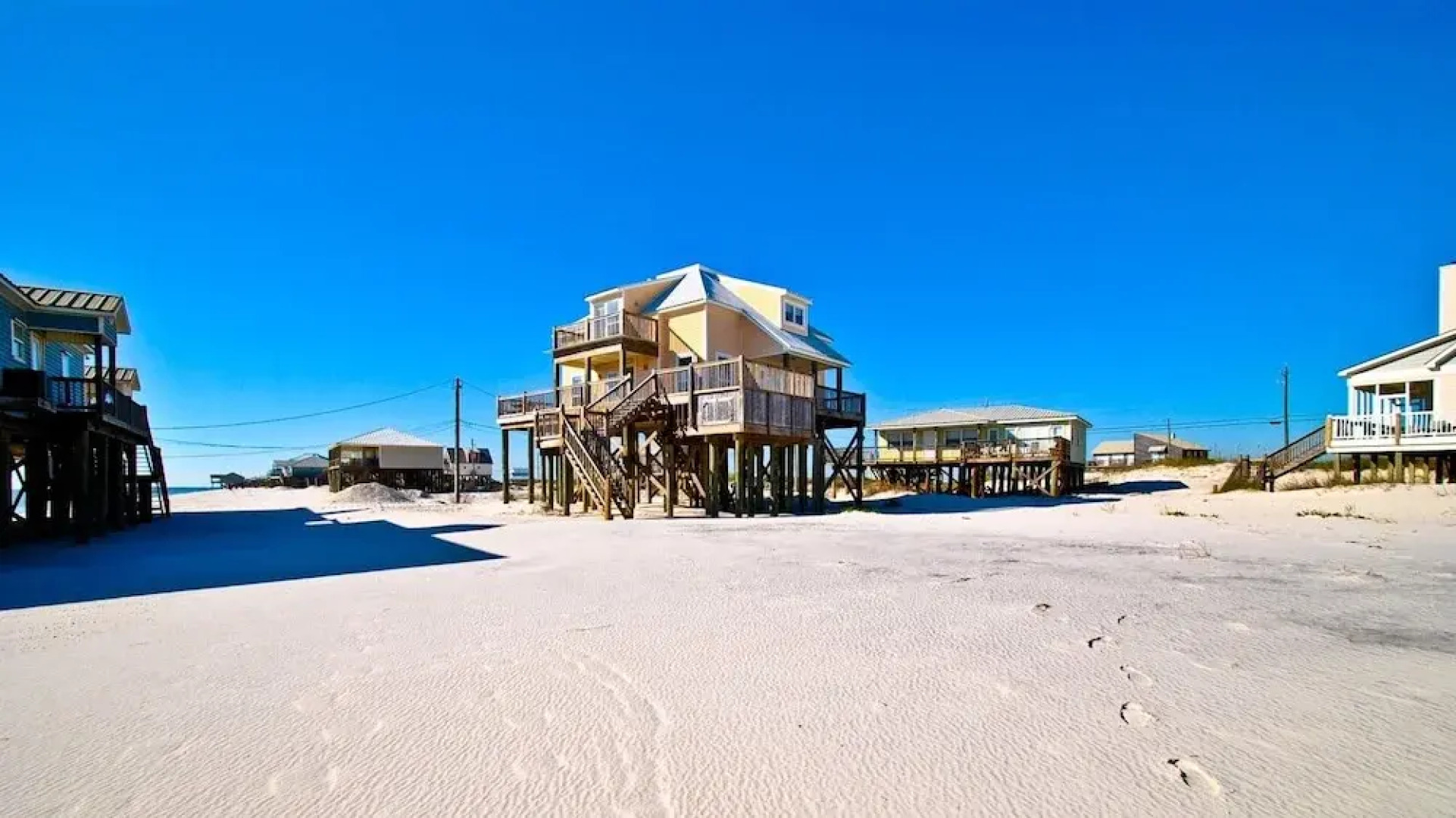 Kowabunga - You'll Love The Rooftop Deck And Private Heated Dipping Pool! Pet Friendly! 4 Bedroom Home by RedAwning