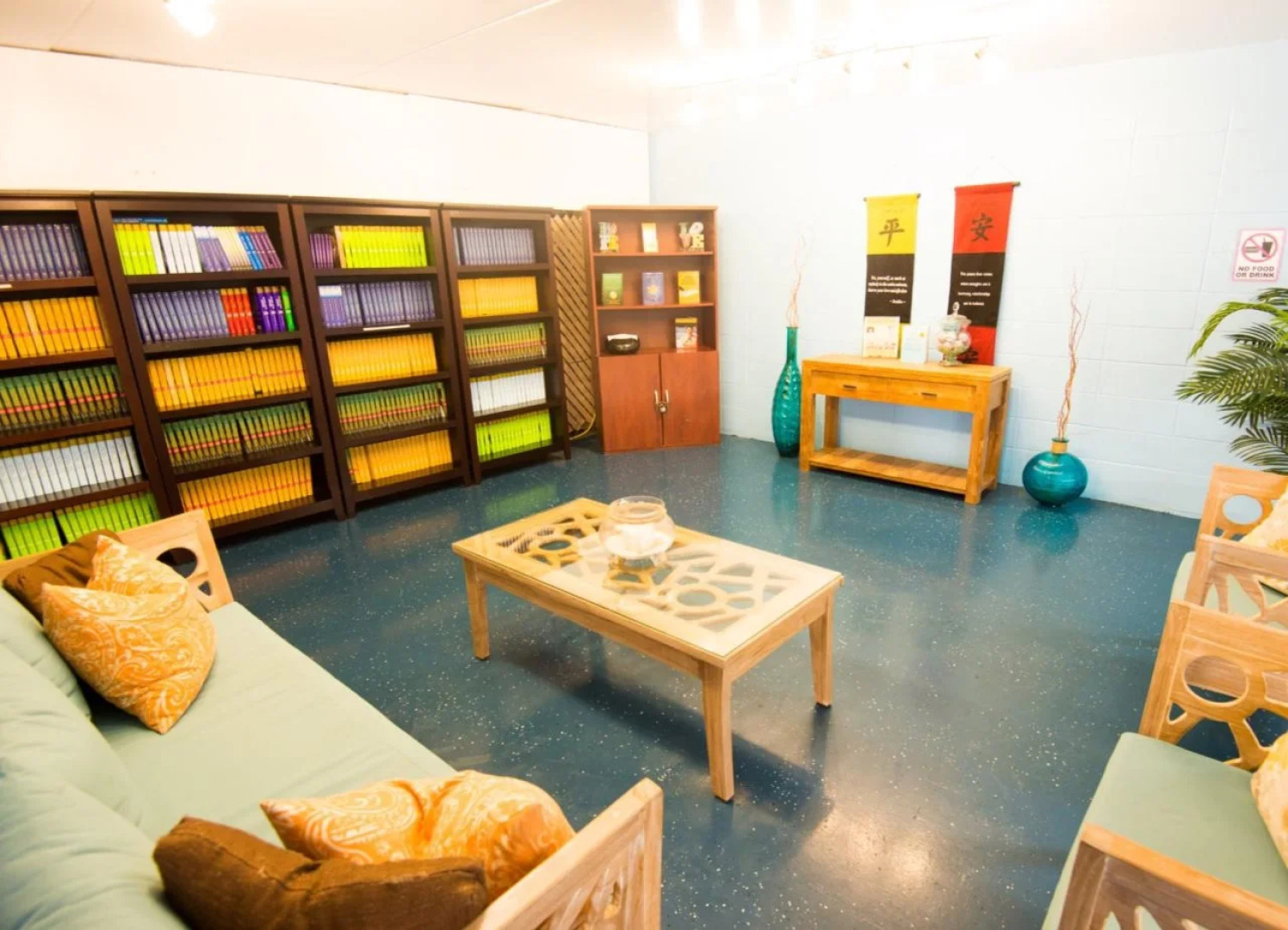 Waikiki Beachside Hostel